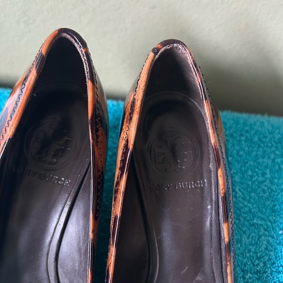 Tory Burch Leopard Print Wedge Heels with Gold Logo - Picture 10 of 11